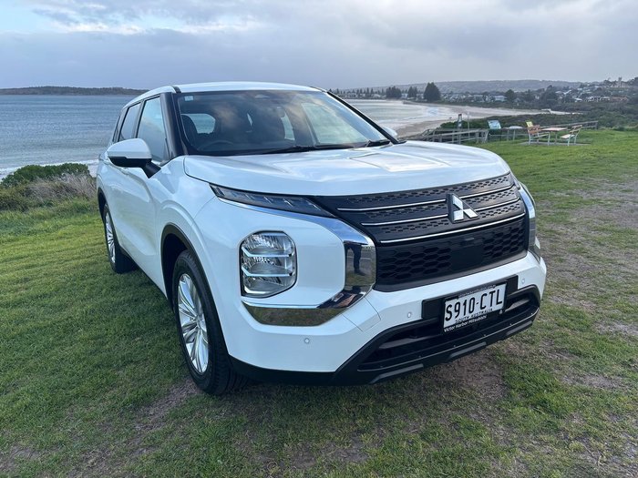 2022 Mitsubishi Outlander ES