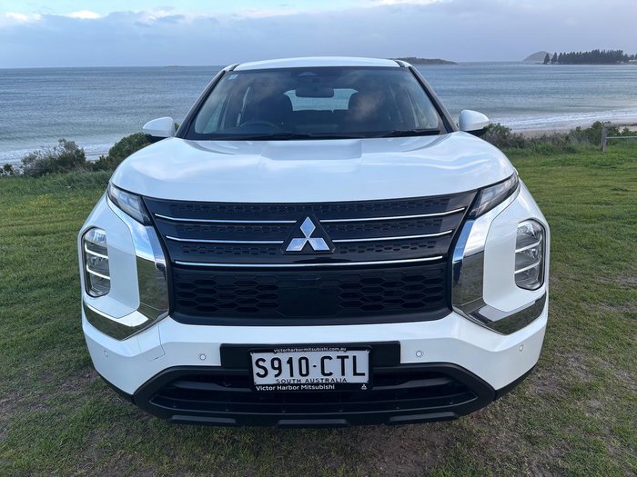 2022 Mitsubishi Outlander ES