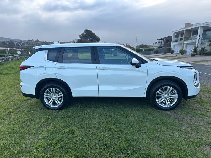 2022 Mitsubishi Outlander ES