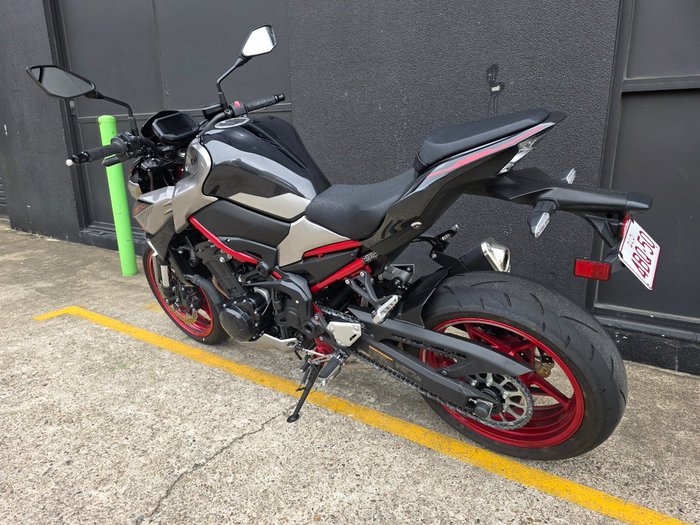 2023 Kawasaki Z900 SUPERNAKED (ZR900) RED