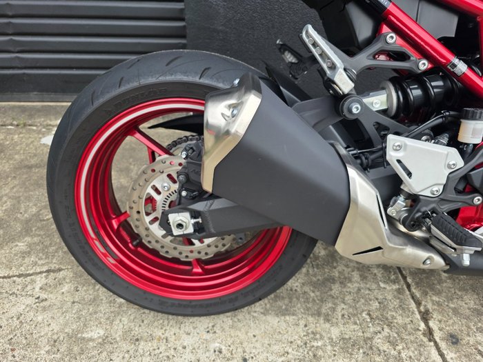 2023 Kawasaki Z900 SUPERNAKED (ZR900) RED