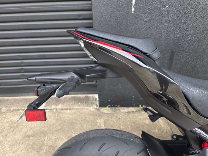 2023 Kawasaki Z900 SUPERNAKED (ZR900) RED