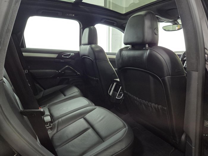 2013 Porsche Cayenne GTS