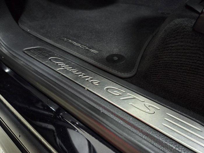 2013 Porsche Cayenne GTS