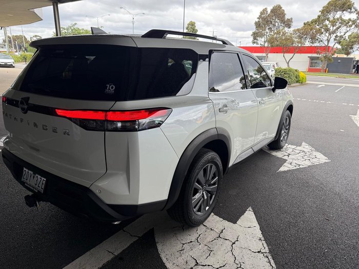 2024 Nissan Pathfinder ST-L