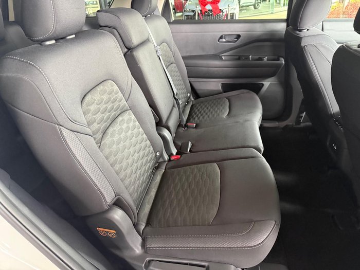 2024 Nissan Pathfinder ST-L