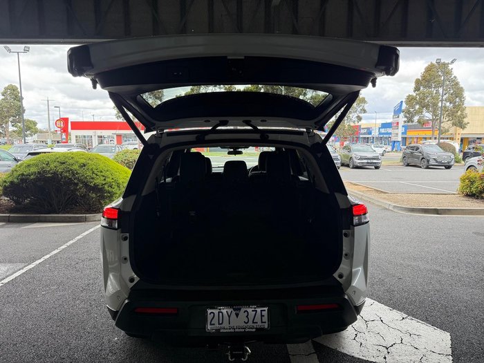 2024 Nissan Pathfinder ST-L