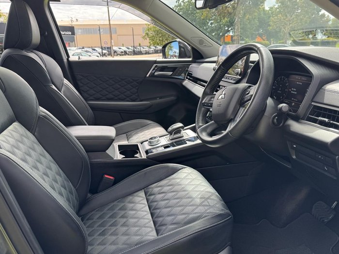 2024 Mitsubishi Outlander Exceed