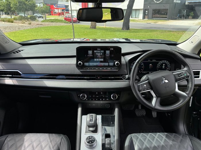 2024 Mitsubishi Outlander Exceed