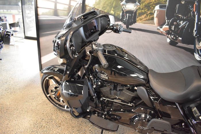 2025 Harley-davidson FLHXU STREET GLIDE ULTRA (117) VIVID BLACK