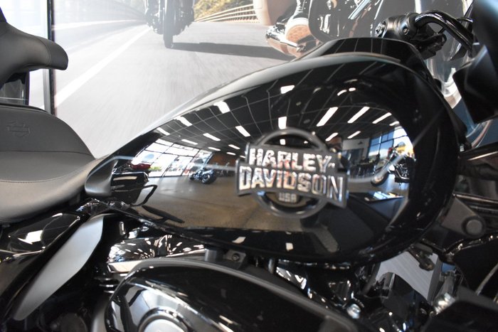 2025 Harley-davidson FLHXU STREET GLIDE ULTRA (117) VIVID BLACK