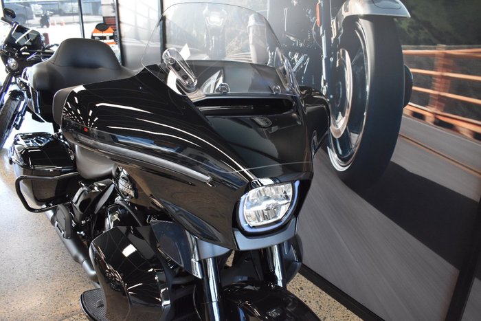 2025 Harley-davidson FLHXU STREET GLIDE ULTRA (117) VIVID BLACK