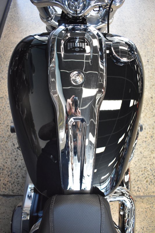 2025 Harley-davidson FXBR BREAKOUT (117) VIVID BLACK