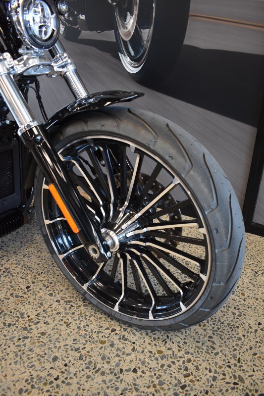 2025 Harley-davidson FXBR BREAKOUT (117) VIVID BLACK