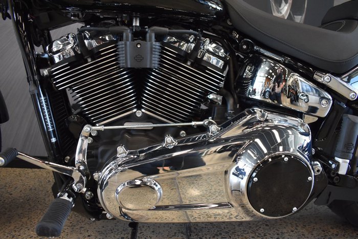 2025 Harley-davidson FXBR BREAKOUT (117) VIVID BLACK