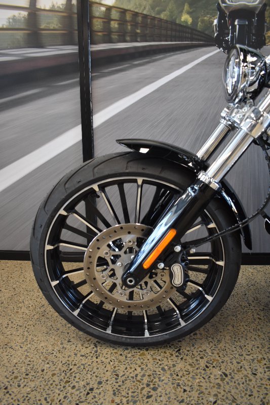 2025 Harley-davidson FXBR BREAKOUT (117) VIVID BLACK