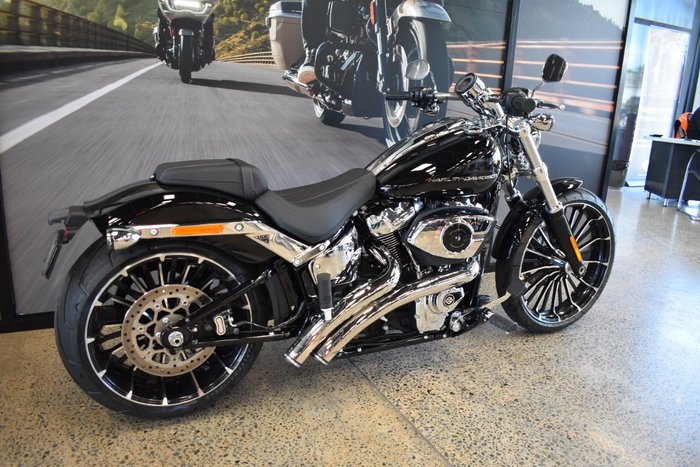 2025 Harley-davidson FXBR BREAKOUT (117) VIVID BLACK
