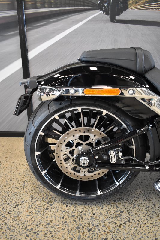 2025 Harley-davidson FXBR BREAKOUT (117) VIVID BLACK