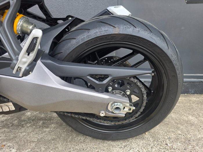 2019 DUCATI MONSTER 821 RED