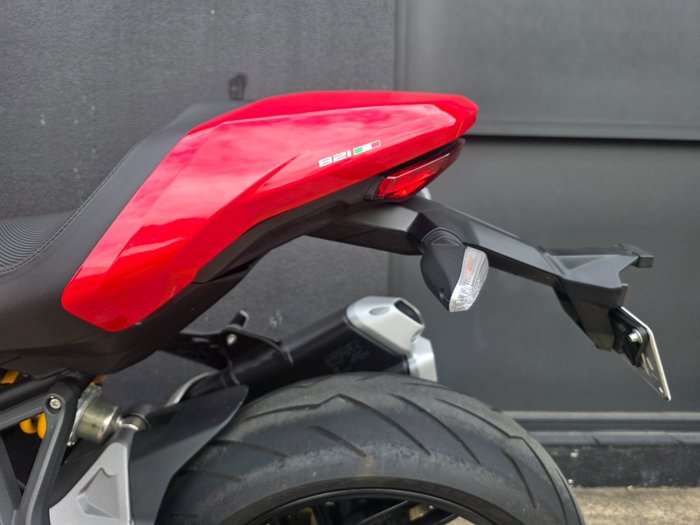 2019 DUCATI MONSTER 821 RED