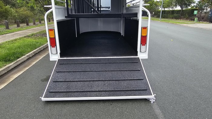 2025 McNeill 3 Horse Angle Float