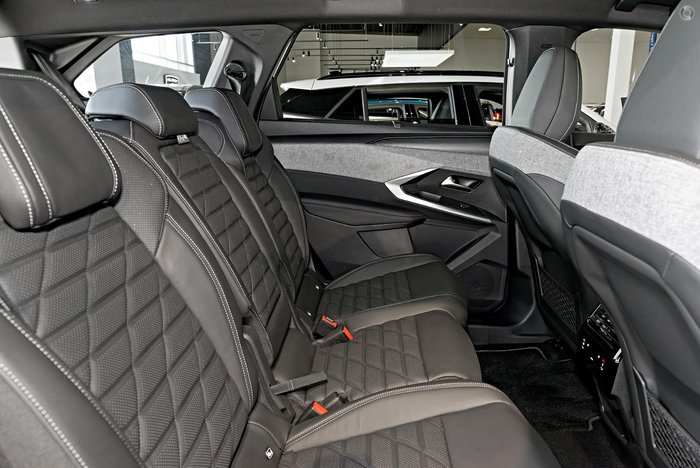 2025 Peugeot 5008 GT Premium Hybrid