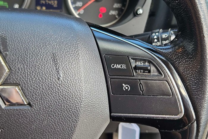 2016 Mitsubishi Outlander LS