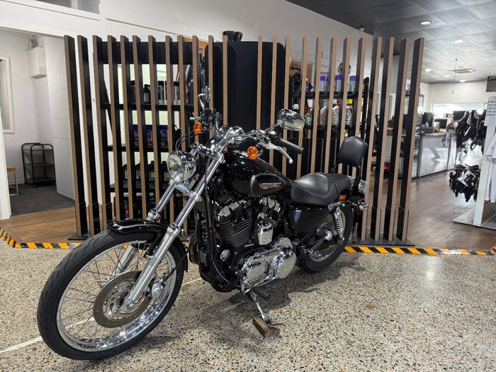 2010 Harley-Davidson XL1200C SPORTSTER CUSTOM Black