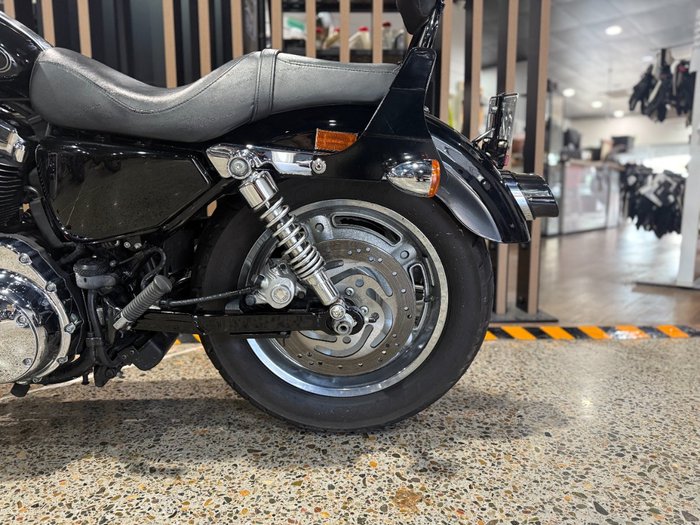 2010 Harley-Davidson XL1200C SPORTSTER CUSTOM Black