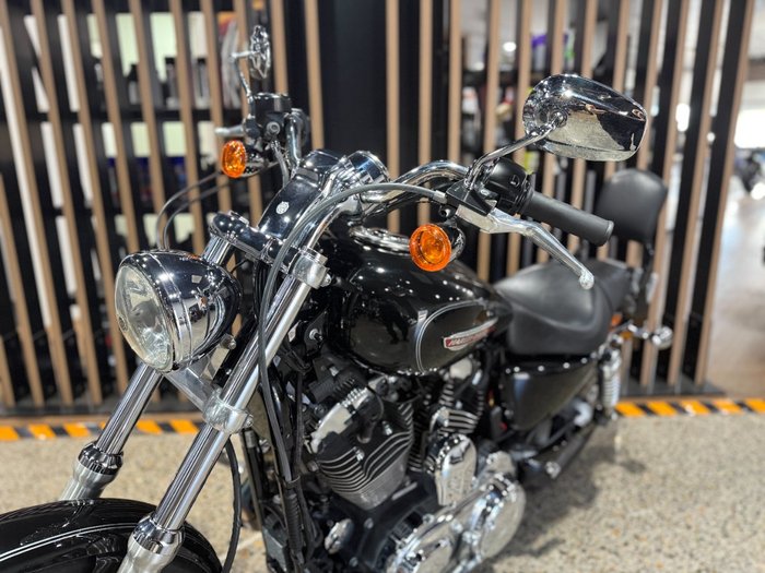 2010 Harley-Davidson XL1200C SPORTSTER CUSTOM Black