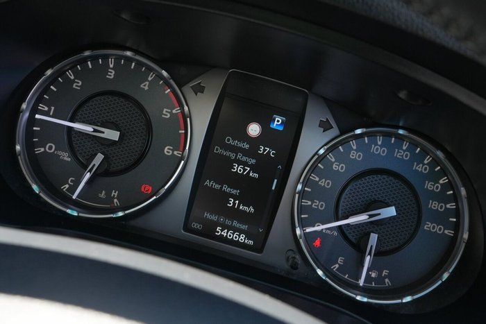 2022 Toyota Hilux SR5