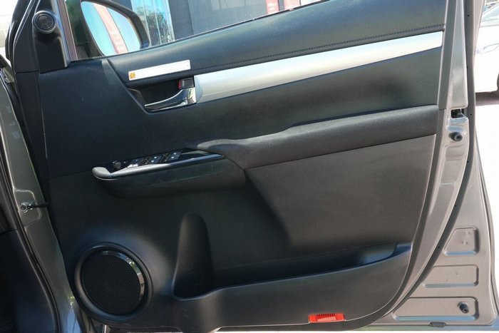 2022 Toyota Hilux SR5