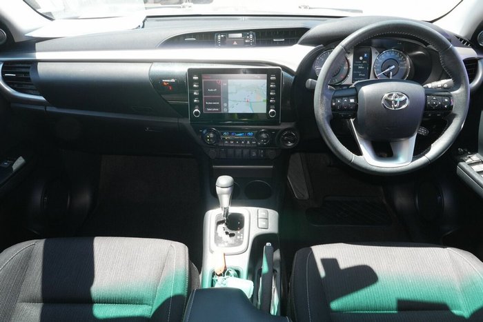 2022 Toyota Hilux SR5