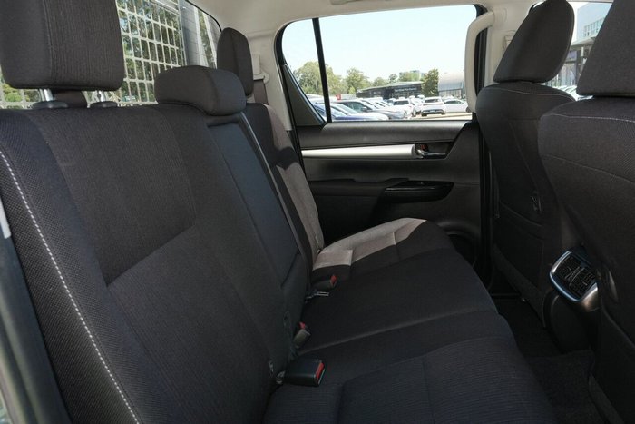 2022 Toyota Hilux SR5