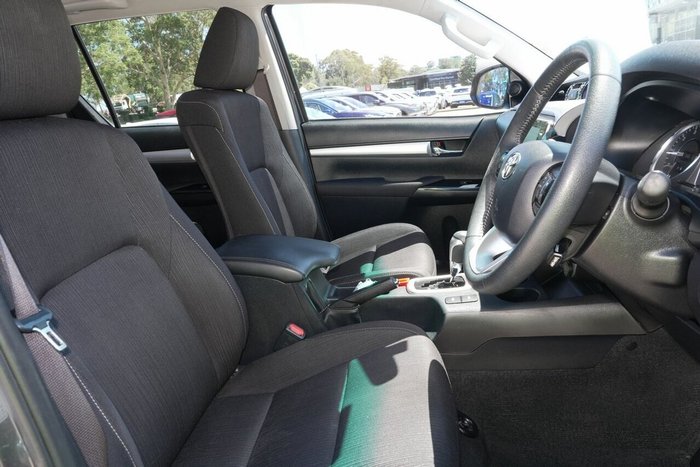 2022 Toyota Hilux SR5