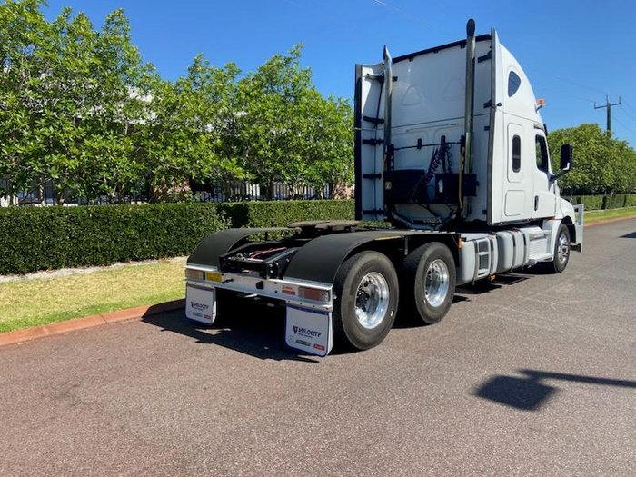 2021 Freightliner Cascadia WHITE