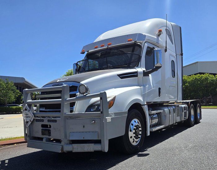 2021 Freightliner Cascadia WHITE
