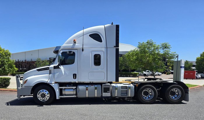 2021 Freightliner Cascadia WHITE
