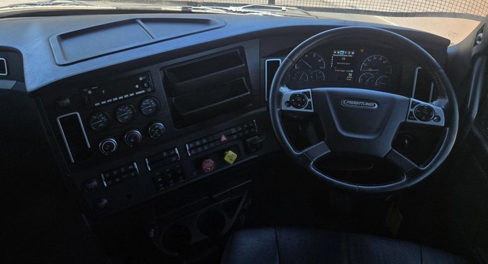 2021 Freightliner Cascadia WHITE