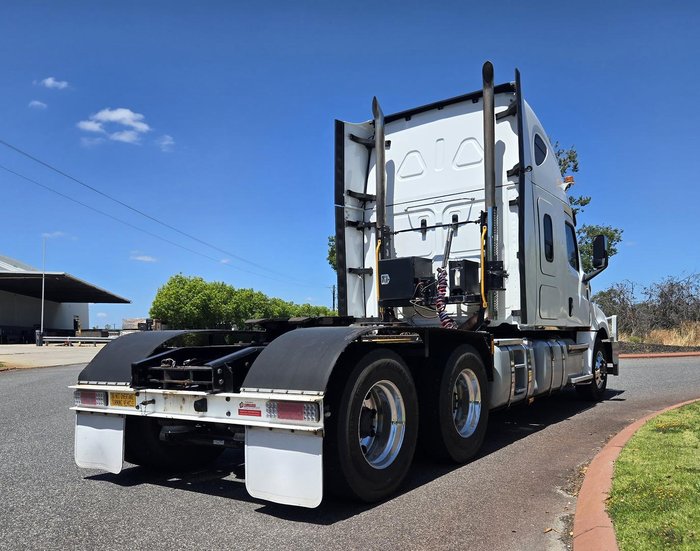 2022 Freightliner Cascadia 126 WHITE