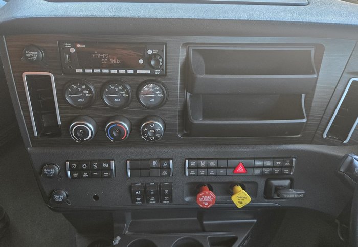 2022 Freightliner Cascadia 126 WHITE