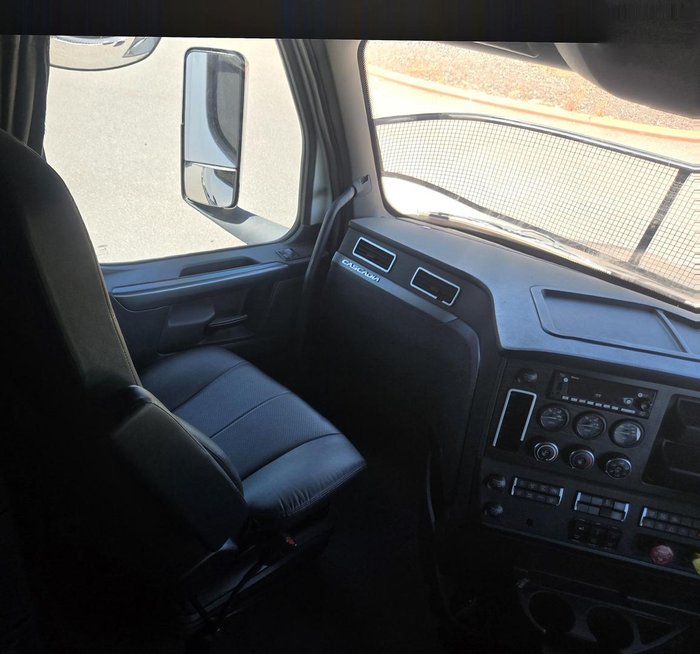 2021 Freightliner Cascadia WHITE