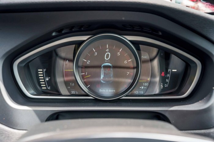 2014 Volvo V40 T5 R-Design