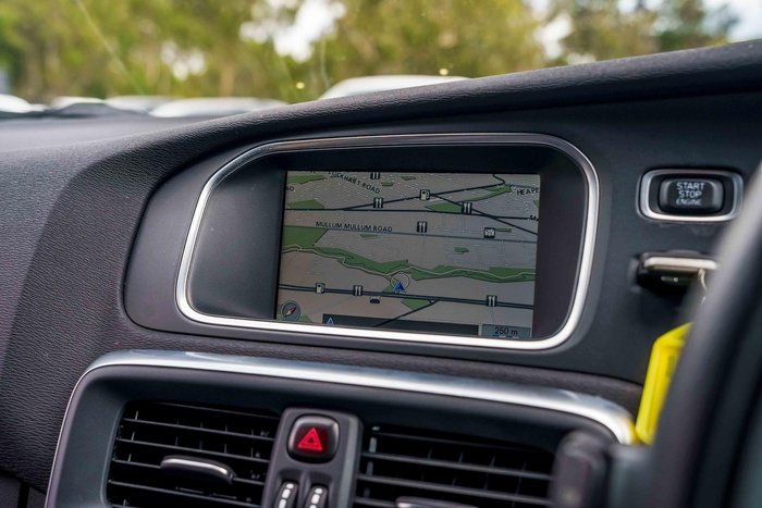 2014 Volvo V40 T5 R-Design