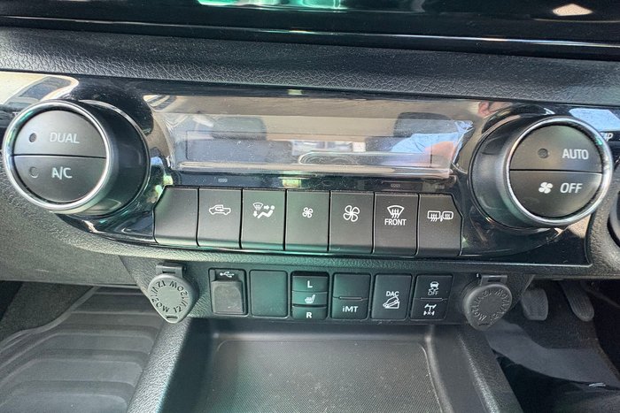 2021 Toyota Hilux SR5