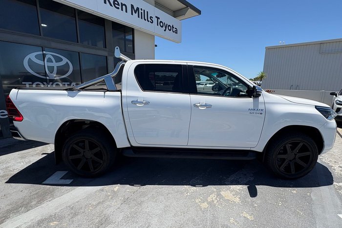 2021 Toyota Hilux SR5