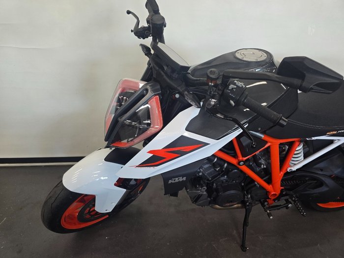 2017 Ktm 1290 SUPER DUKE R Orange