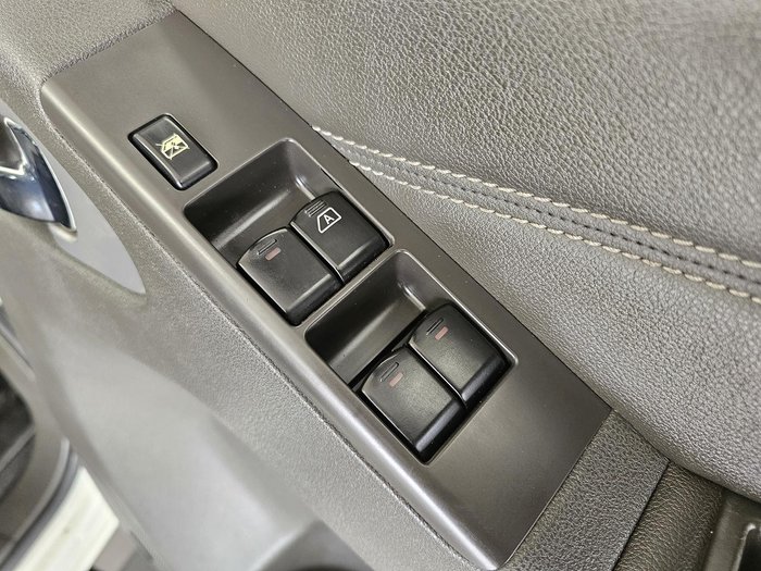 2012 Nissan Navara ST-X