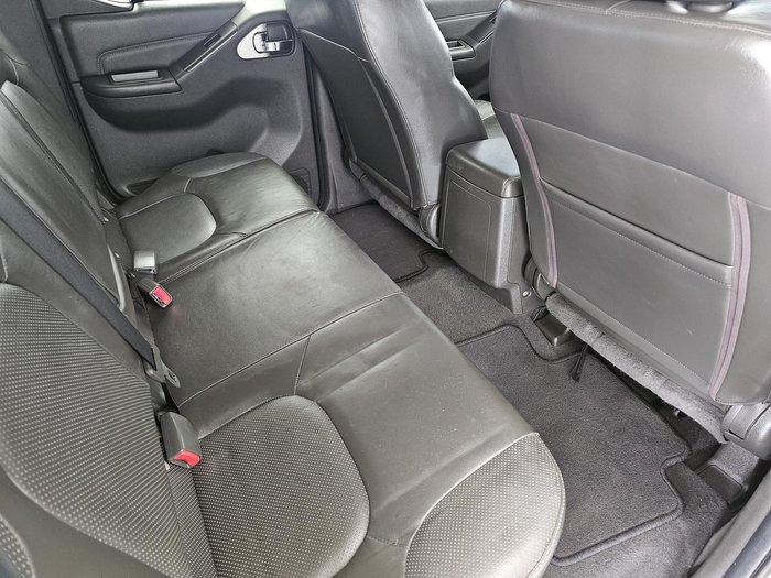 2012 Nissan Navara ST-X