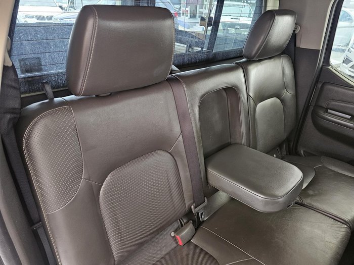 2012 Nissan Navara ST-X